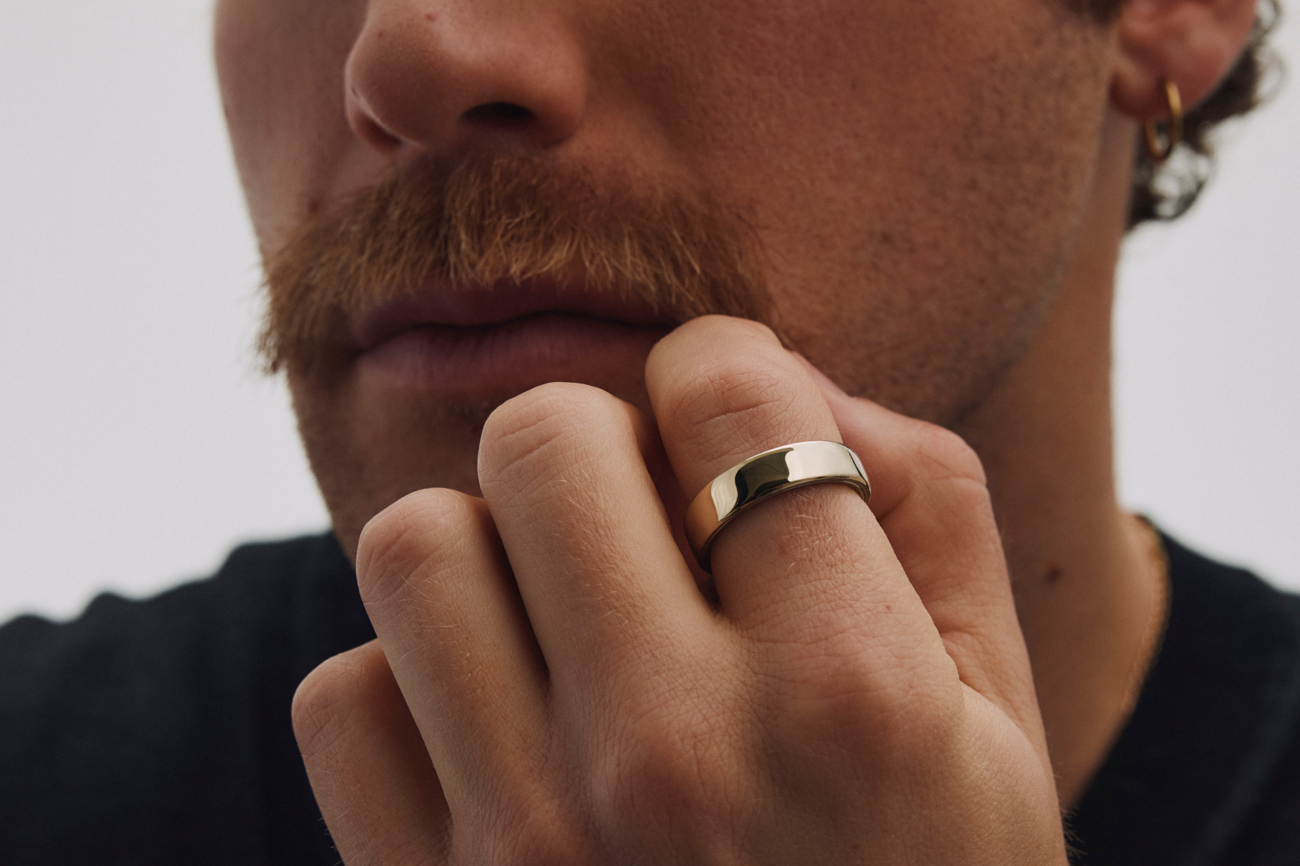 Oura Ring 5 Smart Ring am Finger